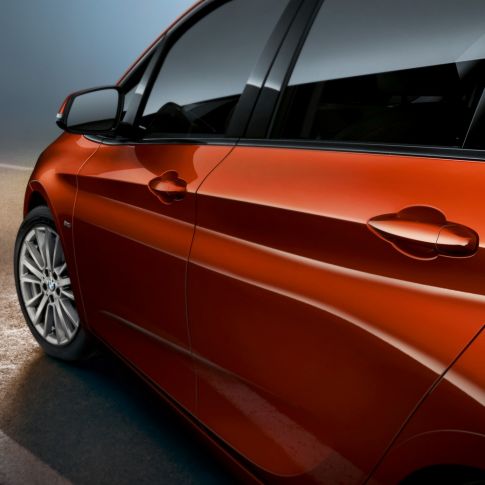 Nærbillede af siden BMW 2-serie Active Tourer BMW 2-serie Active Tourer F45 Facelift 2018 Sunset Orange metallic nærbillede af siden