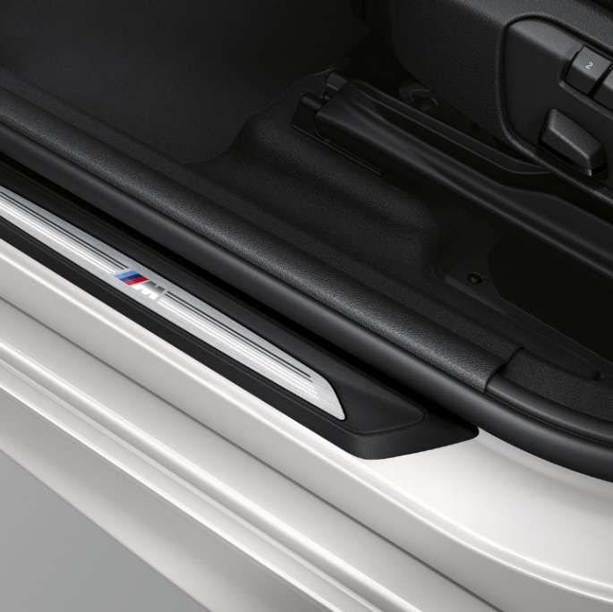 Indstigningslister BMW 2-serie Active Tourer M Sport Indstigningslister BMW 2-serie Active Tourer 220d xDrive M Sport F45 2018 Mineral White Metallic eksteriør