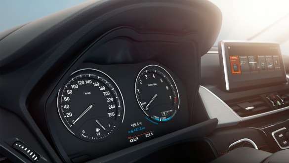 Instrumentgruppe BMW 2-serie Active Tourer Instrumentgruppe med Black-Panel-design BMW 2-serie Active Tourer F45 2018 kabine