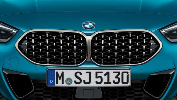 BMW nyre i mesh-design BMW 2-serie Gran Coupé F44 BMW nyre i mesh-design BMW 2-serie Gran Coupé F44 Snapper Rocks Blue metallic nærbillede af front
