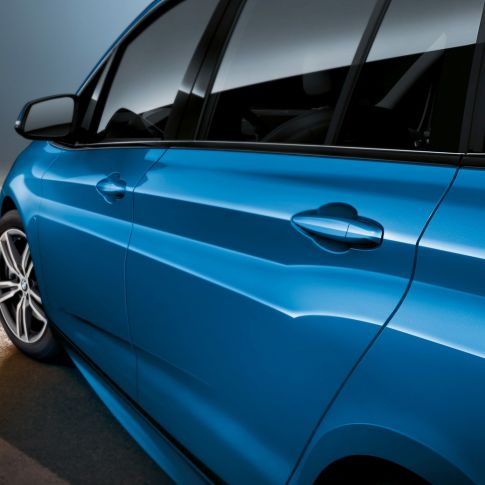 Sideparti BMW 2-serie Gran Tourer Sideparti BMW 2-serie Gran Tourer F46 Facelift 2018 Estoril Blue metallic nærbillede