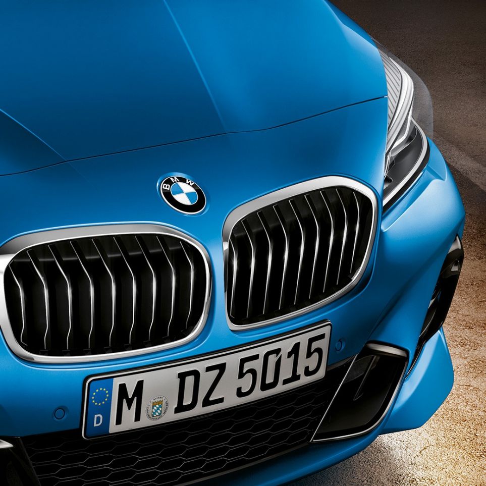 Dobbeltnyre BMW 2-serie Gran Tourer Dobbeltnyre BMW 2-serie Gran Tourer F46 Facelift 2018 Estoril Blue metallic nærbillede af front