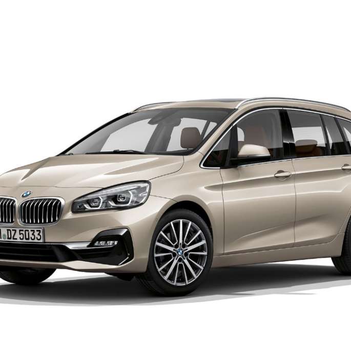 BMW 2-serie Gran Tourer Luxury Line set forfra let drejet BMW 2-serie Gran Tourer 218d xDrive Luxury Line F46 Facelift 2018 Jucaro Beige metallic set forfra let drejet