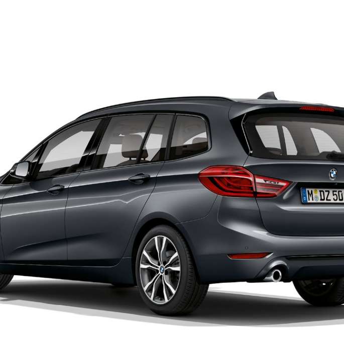 BMW 2-serie Gran Tourer Sport Line set forfra let drejet BMW 2-serie Gran Tourer 220d Sport Line F46 Facelift 2018 Mineral Grey metallic set forfra let drejet