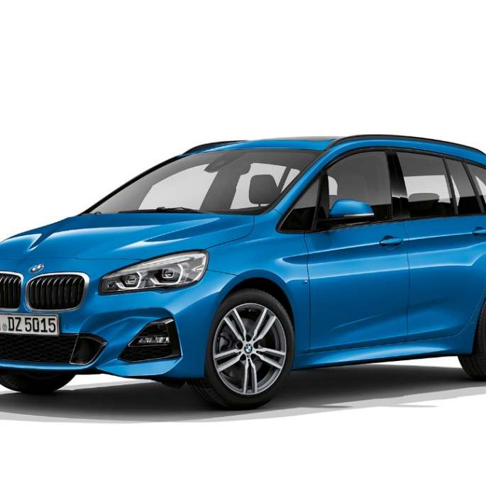 BMW 2-serie Gran Tourer M Sport set forfra let drejet BMW 2-serie Gran Tourer 220d xDrive M Sport F46 Facelift 2018 Estoril Blue metallic set forfra let drejet