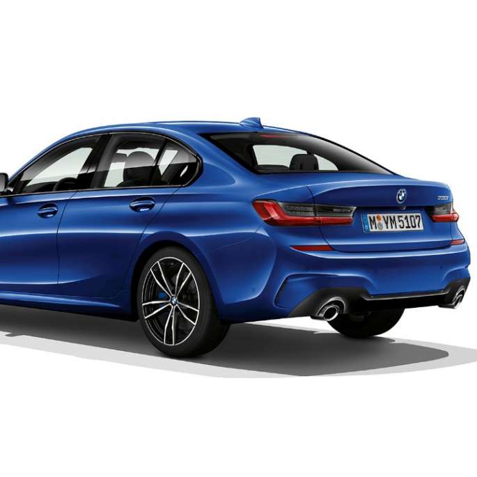 BMW 3-serie Sedan, Model M Sport-bagende. BMW 3-serie Sedan set bagfra let drejet, med Model M Sport-udstyr.