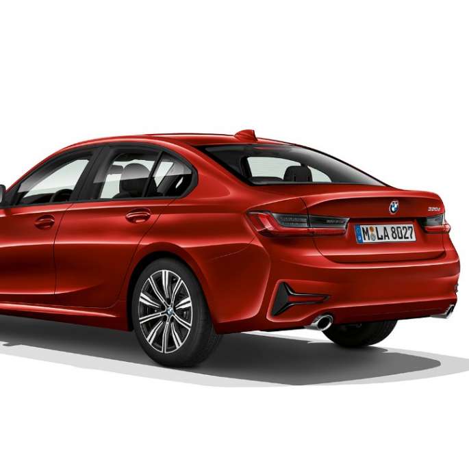 BMW 3-serie Sedan, Model Advantage-bagende. BMW 3-serie Sedan set bagfra let drejet, med Model Advantage-udstyr.