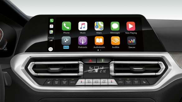 BMW 3-serie Sedan, forberedt til Apple CarPlay®. Nærbillede af cockpitdisplayet i BMW 3-serie Sedan set forfra, forberedt til Apple CarPlay®