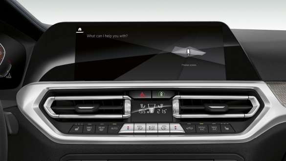 BMW 3-serie Sedan, BMW Intelligent Personal Assistant. Nærbillede af cockpitdisplayet i BMW 3-serie Sedan set forfra med BMW Intelligent Personal Assistant.