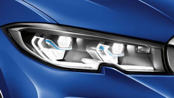 BMW 3-serie Sedan, BMW-laserlys. Nærbillede fra siden af den venstre forlygte med BMW-laserlys.