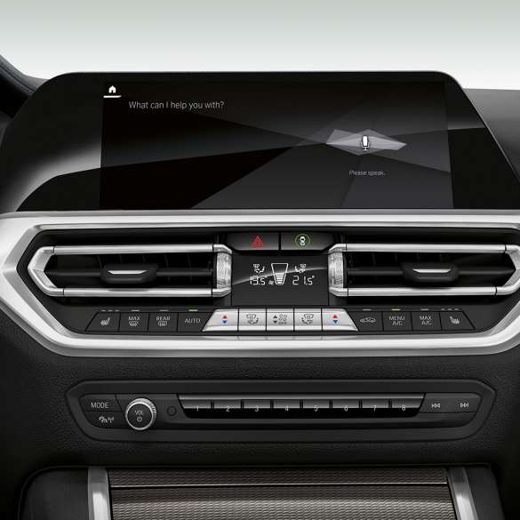 BMW 3-serie Sedan, BMW Intelligent Personal Assistant. Nærbillede af displayet i kabinen, med BMW Intelligent Personal Assistant.
