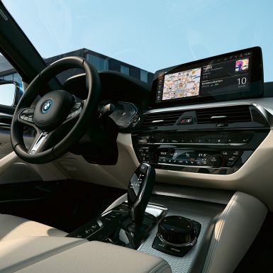 Interiør BMW 5-serie Sedan G30 Informationsdisplay og sportslæderrat BMW 5-serie Sedan G30 Facelift 2020 interiør