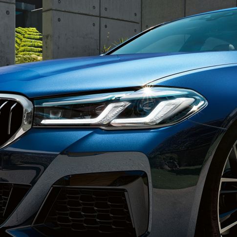 BMW laserlys BMW 5-serie Sedan G30 BMW laserlys BMW 5-serie Sedan G30 Facelift 2020 Phytonic Blue nærbillede af front