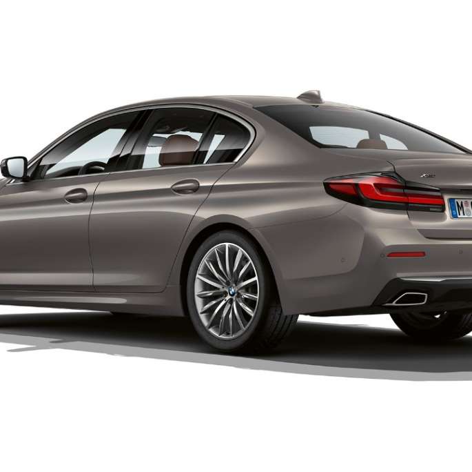 BMW 5-serie Sedan G30 Luxury Line bagfra BMW 5-serie Sedan 520d xDrive G30 2020 Luxury Line i Bernina Grey set bagfra let drejet