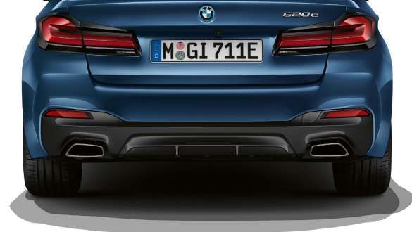 Trapezformet udstødningsrørhale BMW 5-serie Sedan G30 Trapezformet udstødningsrørhale BMW 5-serie Sedan G30 Facelift 2020 nærbillede af bagende