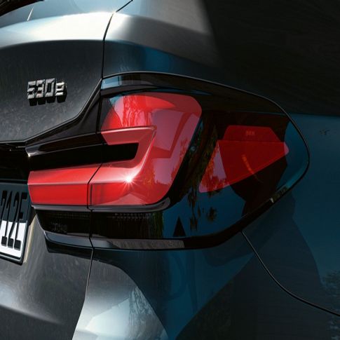 Baglygter i 3D-form BMW 5-serie Touring G31 Baglygter i 3D-form BMW 5-serie Touring G31 Facelift 2020 Sophisto Grey nærbillede af bagende