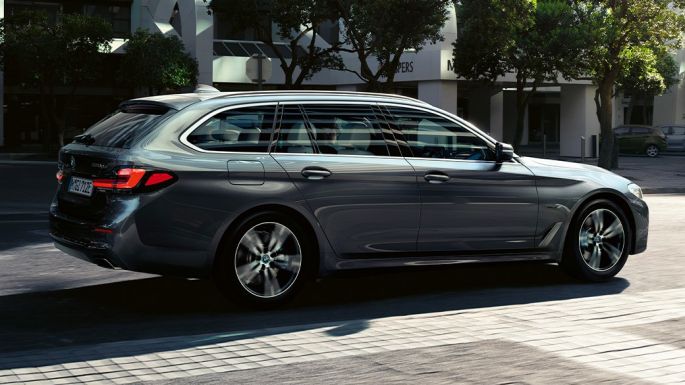 BMW 5-serie Touring G31 set fra siden BMW 5-serie Touring G31 Facelift 2020 Sophisto Grey set fra siden