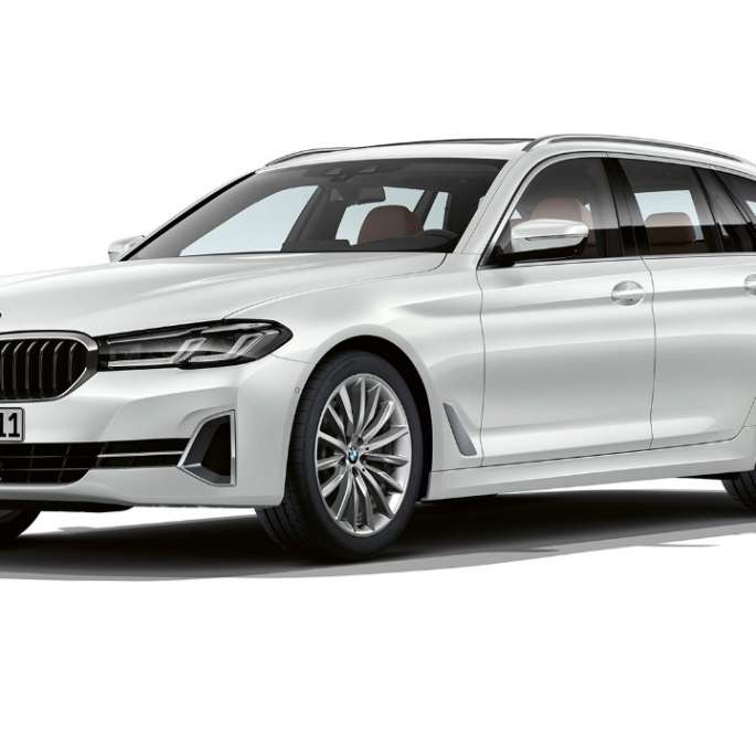 BMW 5-serie Touring G31 Luxury Line front BMW 5-serie Touring 530i G31 2020 Luxury Line Mineral White set forfra let drejet