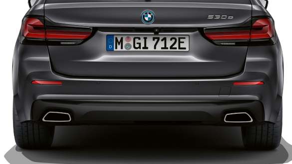 Synlige trapezformede udstødningsrør BMW 5-serie Touring G31 Synlige trapezformede udstødningsrør BMW 5-serie Touring G31 Facelift 2020 nærbillede af bagende