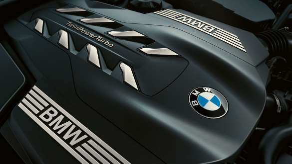 8-cylindret BMW TwinPower Turbo-benzinmotor BMW 7-serie Sedan: Nærbillede af 8-cylindret BMW TwinPower Turbo-benzinmotor