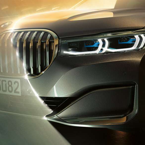 BMW 7-serie Sedan , nyre og laserlys BMW 7-serie Sedan Nærbillede af fronten med stor nyre og laserlys