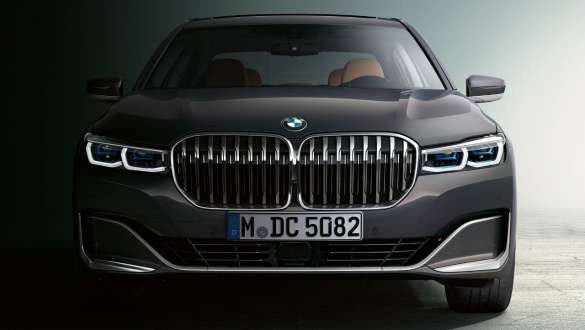 BMW 7-serie Sedan frontspoiler BMW 7-serie Sedan: Set forfra, nærbillede af frontspoileren