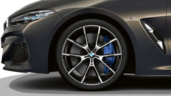 BMW M850i xDrive, Dravit Grey Metallic, 20-tommer letmetalfælge 728 M. BMW M850i xDrive, Dravit Grey Metallic, 20-tommer letmetalfælge 728 M.