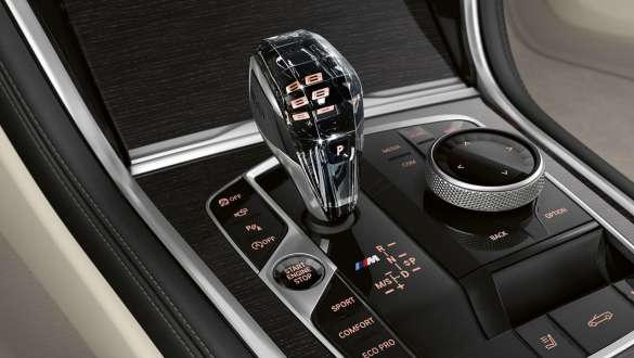 BMW M850i xDrive Dravit Grey Metallic, glasdetaljerne "CraftedClarity". BMW M850i xDrive Dravit Grey Metallic, glasdetaljerne "CraftedClarity".