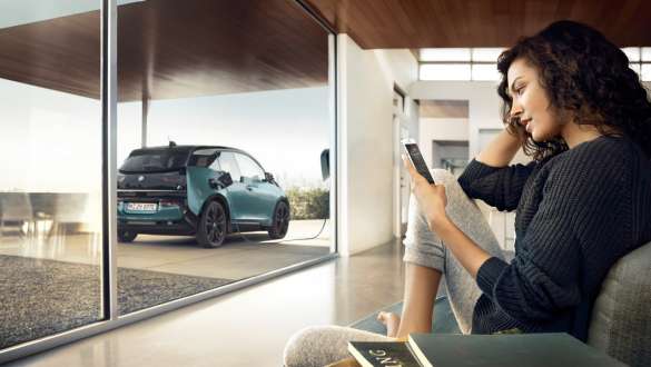 eDrive Remote Services BMW Connected App eDrive Remote Services i BMW Connected App på smartphone