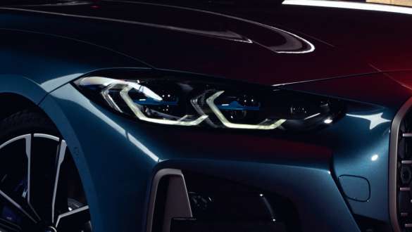 M aerodynamikpakke forkofanger BMW M440i xDrive Coupé G22 2020 BMW M440i xDrive Coupé Arctic Race Blue metallic G22 2020 set fra siden let drejet nærbillede forkofanger M aerodynamikpakke