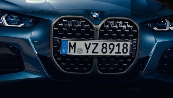 BMW dobbeltnyre i Cerium Grey BMW M440i xDrive Coupé G22 2020 BMW M440i xDrive Coupé Arctic Race Blue metallic G22 2020 set forfra lodret BMW dobbeltnyre i Cerium Grey