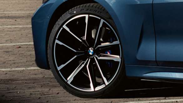 18" M letmetalfælge med dobbelteger BMW M440i xDrive Coupé G22 2020 18" M letmetalfælge med dobbelteger 848 M Bicolor Jetblack BMW M440i xDrive Coupé G22 2020 nærbillede