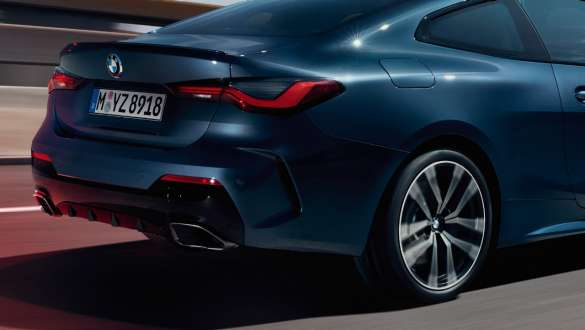 Adaptiv M undervogn bagkofanger BMW M440i xDrive Coupé G22 2020 Adaptiv M undervogn BMW M440i xDrive Coupé Arctic Race Blue metallic G22 2020 detalje bagkofanger