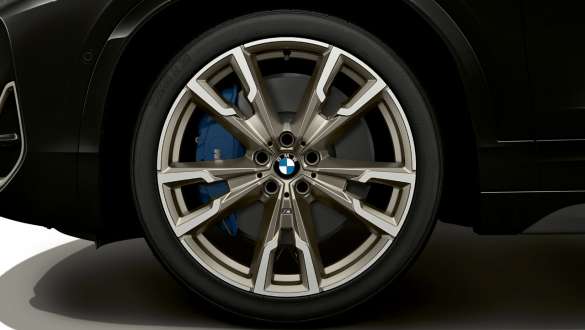 M sportsbremser BMW X2 M35i (F39) M sportsbremser BMW X2 M35i (F39) Sapphire Black metallic nærbillede hjul