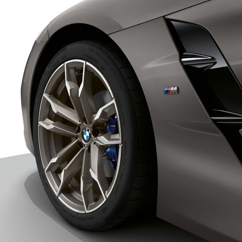 Fælg BMW Z4 M40i G29 Fælg BMW Z4 Roadster M40i G29 2019 BMW Individual Frozen Grey Metallic nærbillede fælg og Air Breather