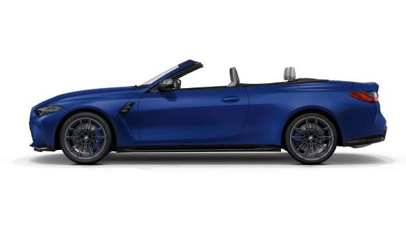 Sidedesign BMW M4 Competition Cabriolet med M xDrive G83 2021 BMW M4 Cabriolet Competition med M xDrive G83 2021 BMW Individual Frozen Portimao blå-metallic set fra siden