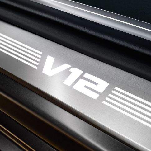 BMW Indstigningsliste med V12-logo BMW M760Li xDrive Sedan, BMW M760Li kabine