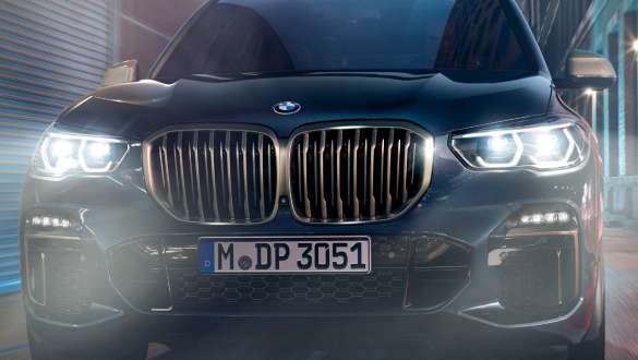 BMW laserlys BMW X5 M50i og M50d BMW laserlys BMW X5 M50i og M50d Carbon Black Metallic G05, set forfra