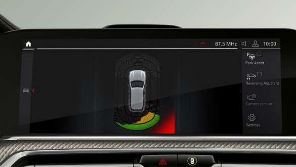 BMW X5 M model med Parking Assistant Plus Parking Assistant Plus BMW X5 M model F95, interiør
