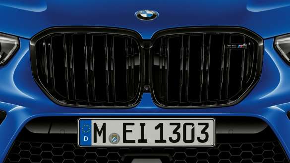 M specifikt frontgitter på BMW X5 M Competition M specifikt frontgitter BMW X5 M Competition F95 Marina Bay Blue Metallic eksteriør