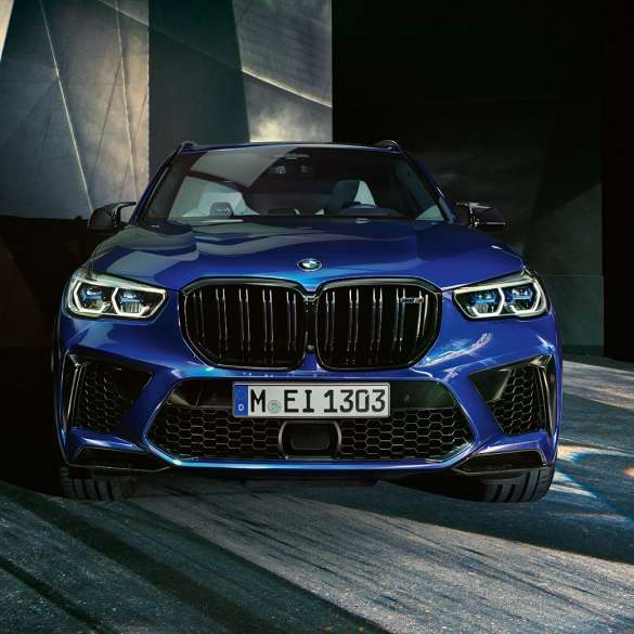 Udvendigt design BMW X5 M Competition Exterior design BMW X5 M Competition F95 2020 Marina Bay Blue metallic front view