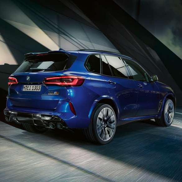 BMW X5 M Competition med M xDrive BMW X5 M Competition med M xDrive F95 2020 Marina Bay Blue Metallic set bagfra let drejet