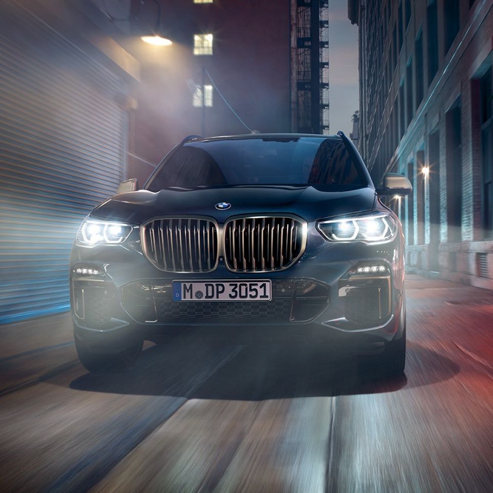 BMW dobbeltnyre BMW X5 M50i og M50d BMW dobbeltnyre i Cerium Grey BMW X5 M50i og M50d G05 Carbon Black Metallic set forfra