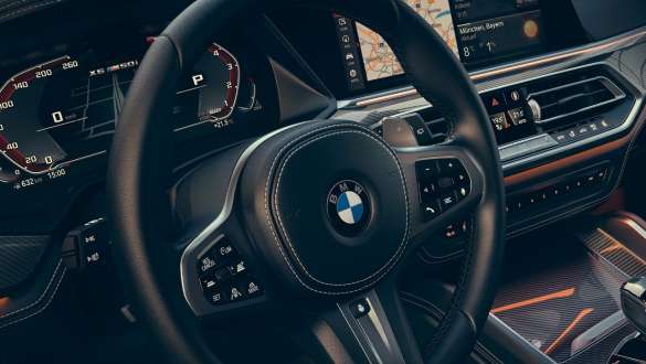 BMW X6 M50i Steptronic-sportsgearkasse. BMW X6 M50i Steptronic-sportsgearkasse.