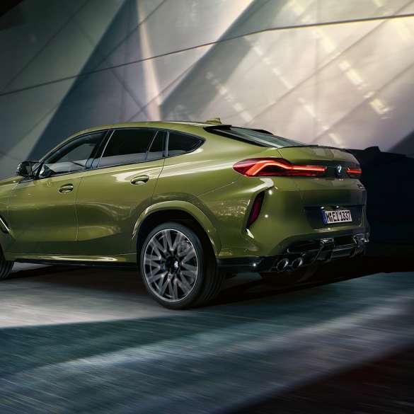 BMW X6 M Competition med M xDrive BMW X6 M Competition med M xDrive F96 2020 BMW Individual speciallakering Urban Green set bagfra let drejet