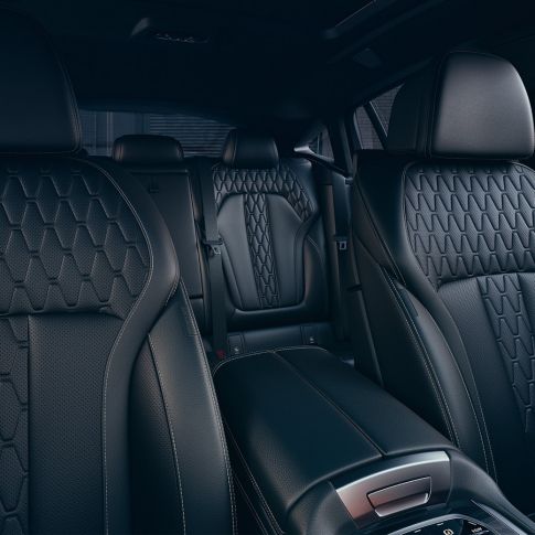 Sportssæder i BMW X6 M50i M50d Kabine med fokus på sportssæderne i BMW X6 M50i M50d