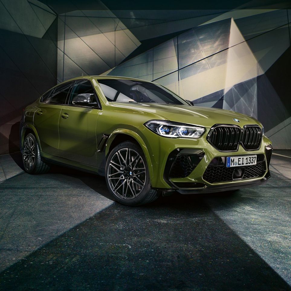 M dobbeltnyre BMW X6 M Competition M dobbeltnyre BMW X6 M Competition F96 BMW Individual speciallakering Urban Green set forfra let drejet