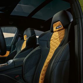 M multifunktionssæder BMW X6 M Competition M multifunktionssæder med oplyst X6 M logo BMW X6 M Competition F96 kabine