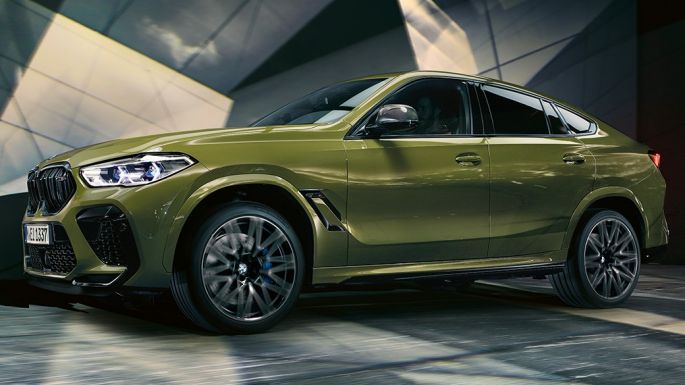 BMW X6 M Competition set fra siden BMW X6 M Competition med M letmetalfælge F96 BMW Individual speciallakering Urban Green set fra siden