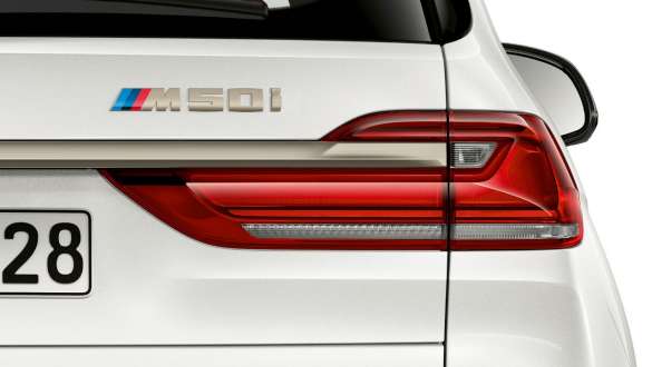 BMW X7 M50i G07 2019 modelemblem på hækken BMW X7 M50i G07 2019 modelemblem på hækken